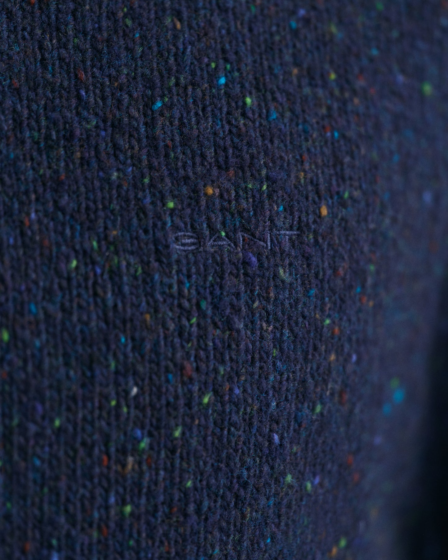 EVENING BLUE, WOOL NEPS C-NECK, CLOSE-UP BY GANT AU.