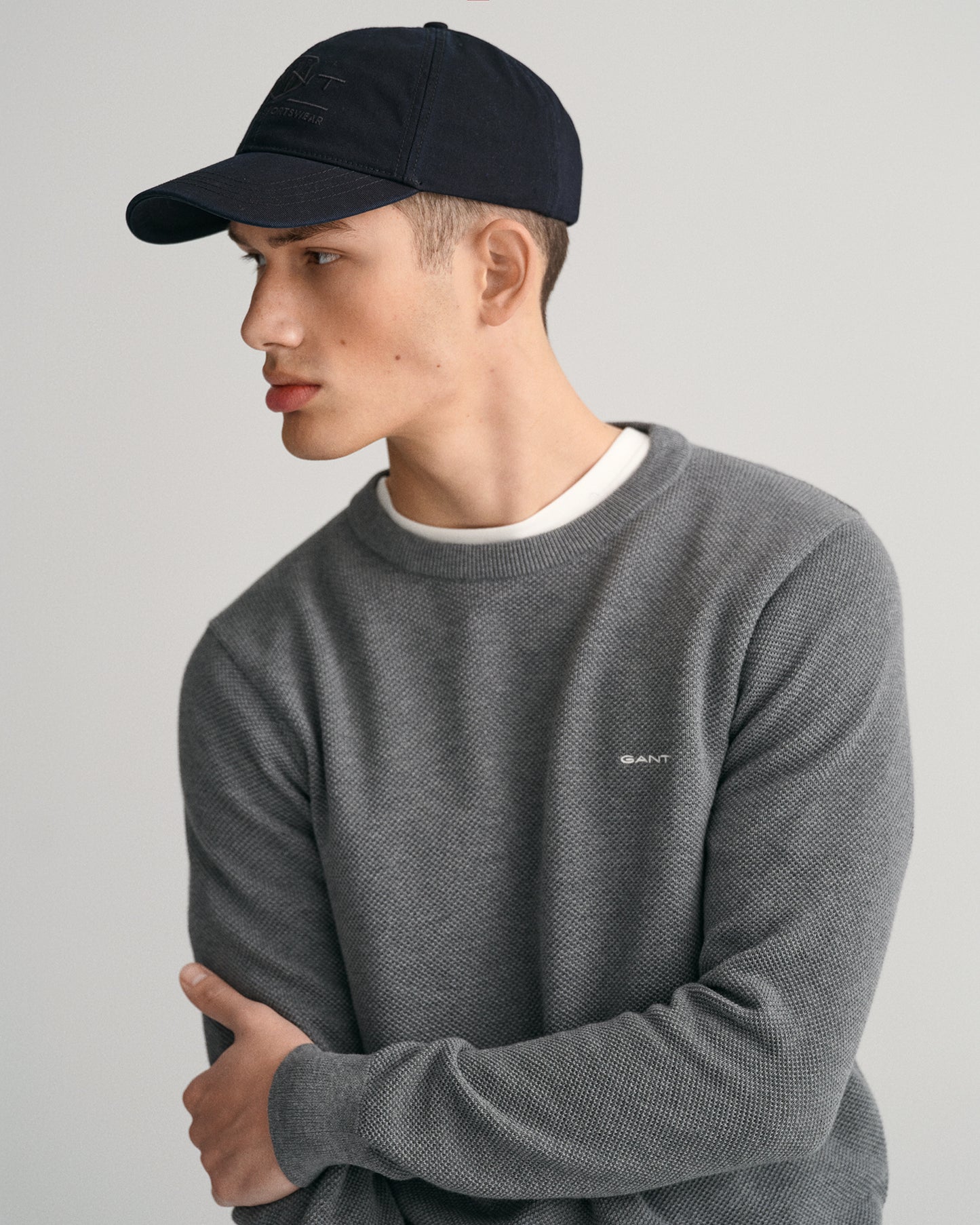 DARK GREY MELANGE, COTTON PIQUE C-NECK, CLOSE-UP BY GANT AU.