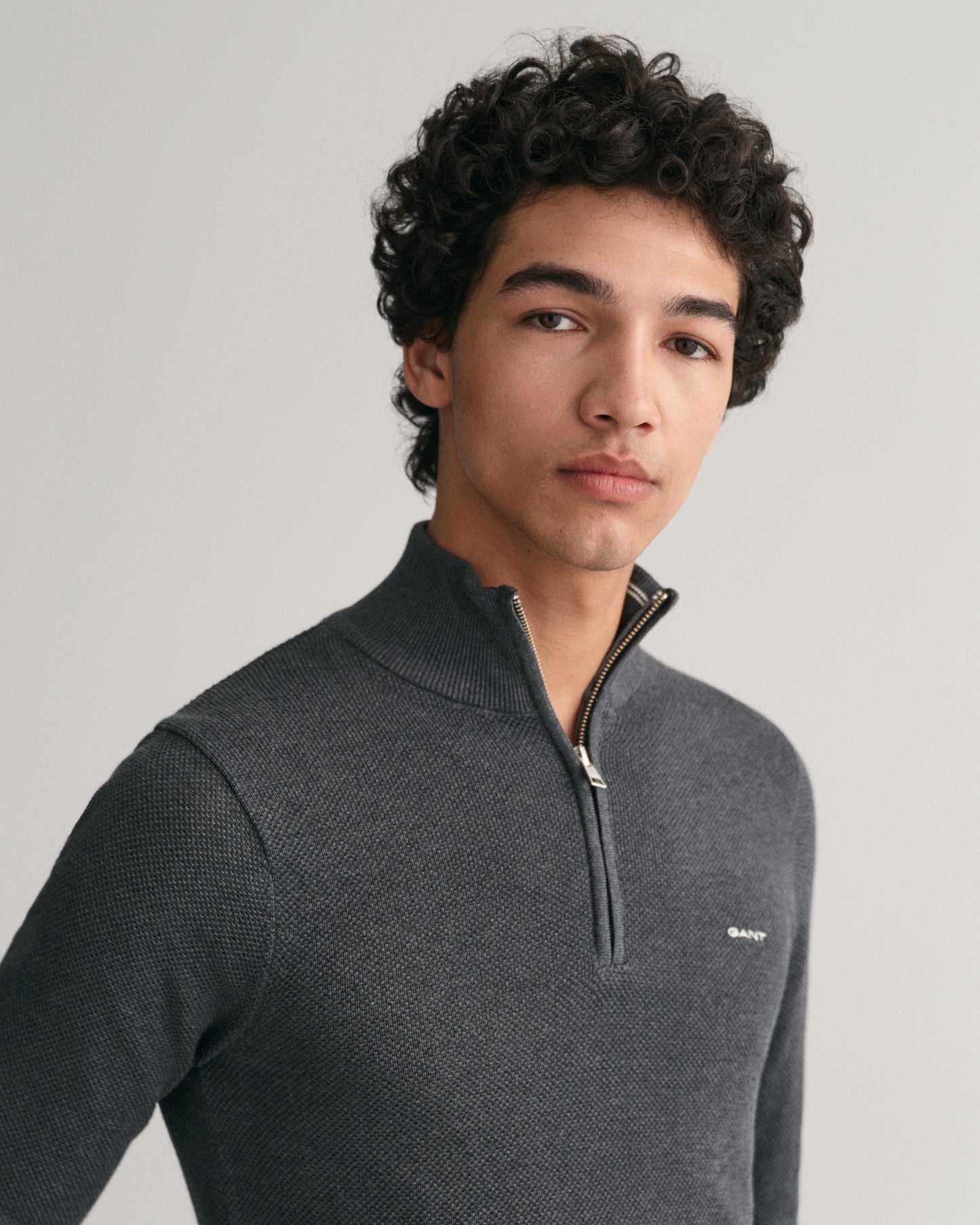ANTRACIT MELANGE, COTTON PIQUE HALF ZIP, CLOSE-UP BY GANT AU.