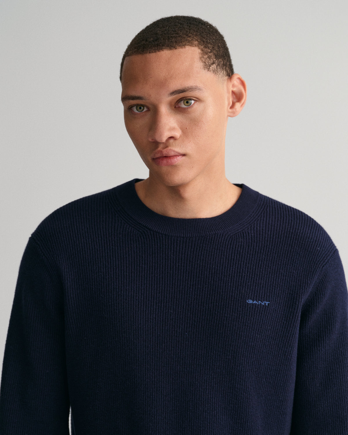 MODEL WEARING COTTON WOOL RIB C-NECK