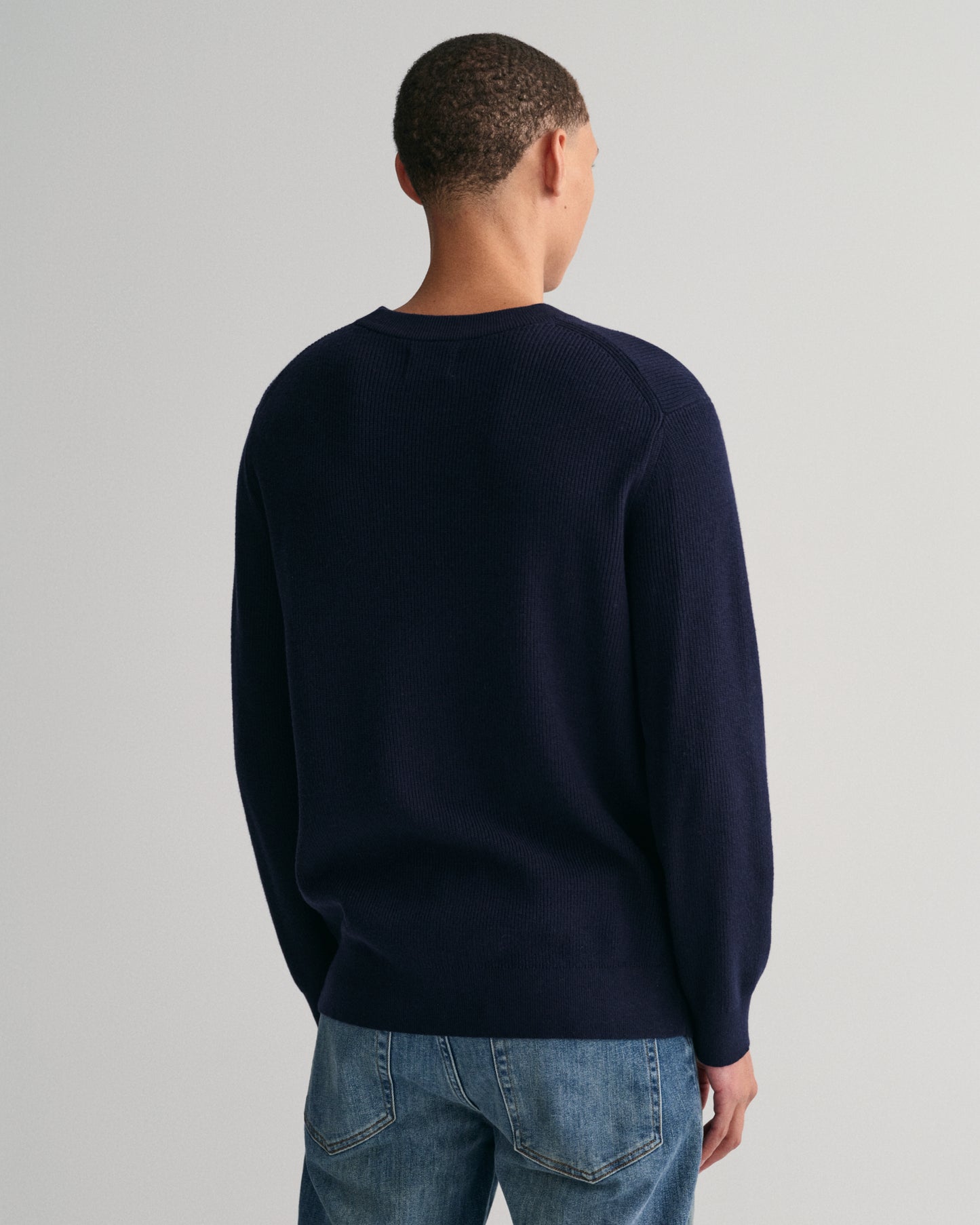 EVENING BLUE, COTTON WOOL RIB C-NECK, BACK-VIEW BY GANT AU.