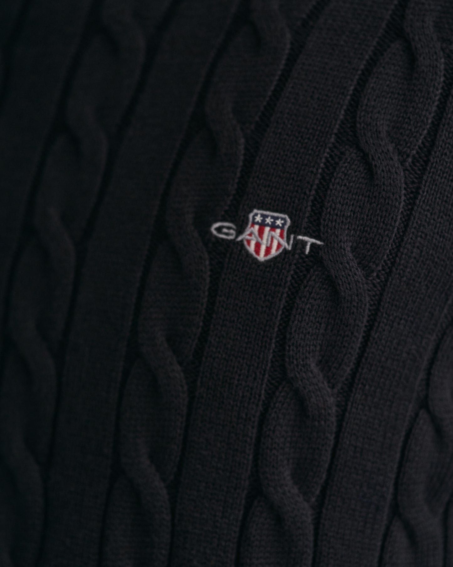 BLACK, COTTON CABLE TURTLE NECK, CLOSE-UP BY GANT AU.