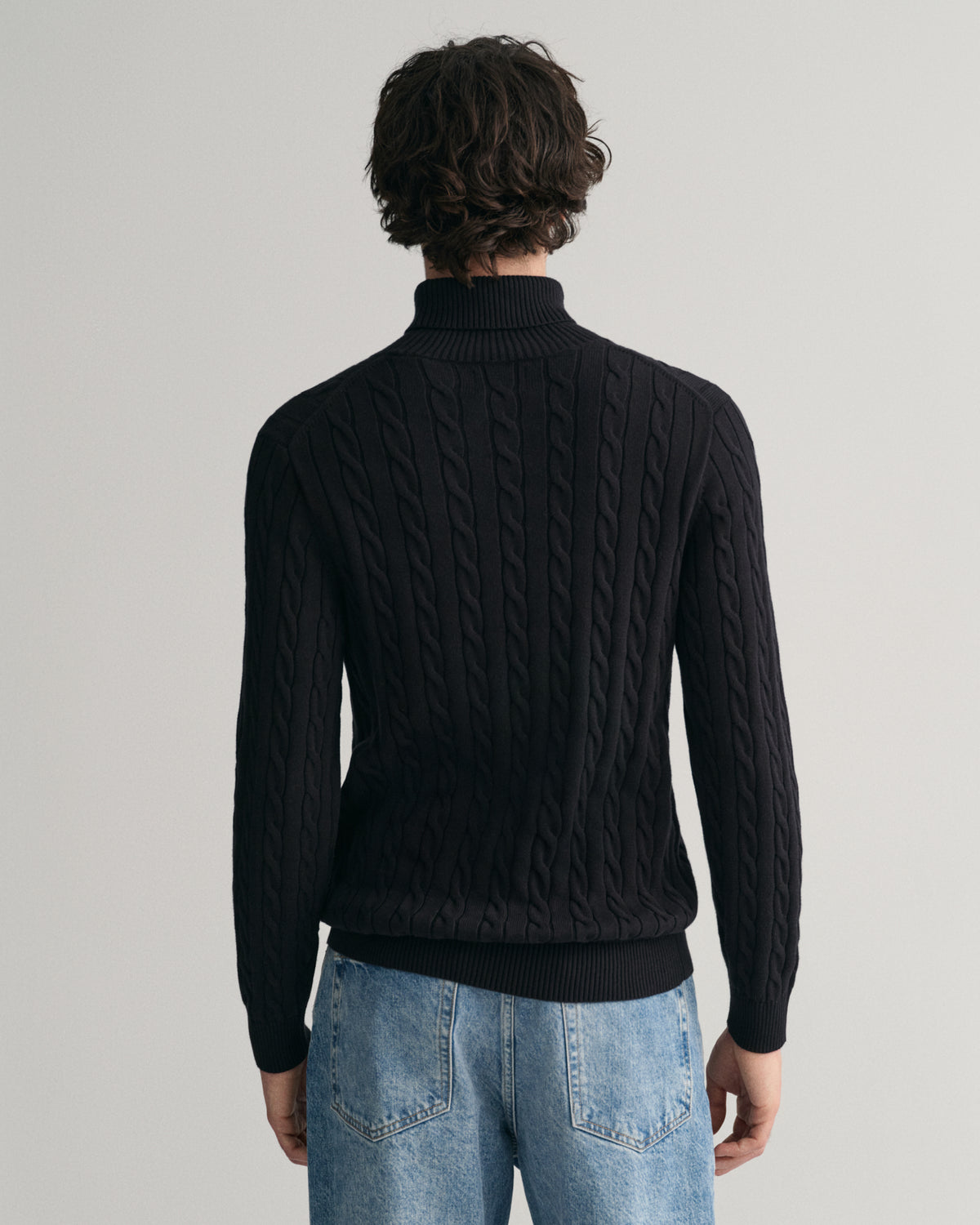 BLACK, COTTON CABLE TURTLE NECK, BACK-VIEW BY GANT AU.