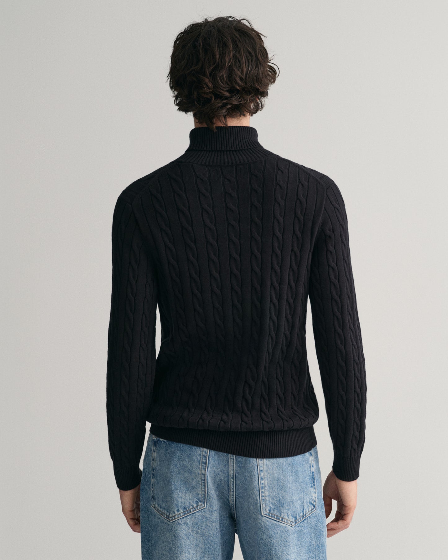 BLACK, COTTON CABLE TURTLE NECK, BACK-VIEW BY GANT AU.