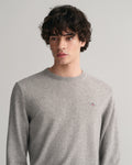 GREY MELANGE, SUPERFINE LAMBSWOOL C-NECK, CLOSE-UP BY GANT AU.