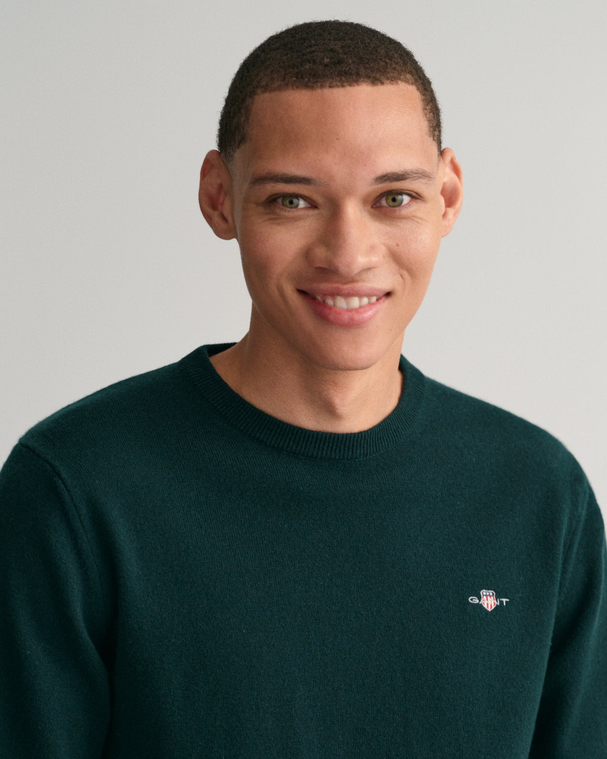 TARTAN GREEN, SUPERFINE LAMBSWOOL C-NECK, CLOSE-UP BY GANT AU.