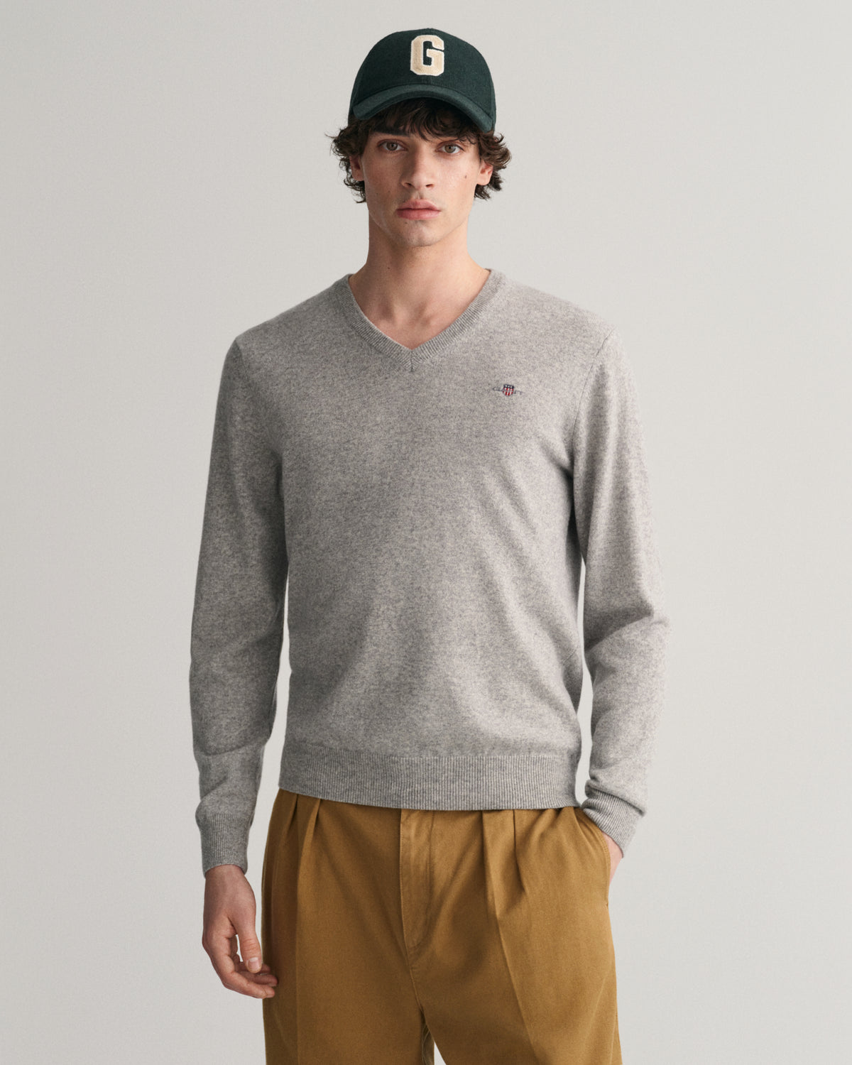 GREY MELANGE, SUPERFINE LAMBSWOOL V-NECK, FRONT-VIEW BY GANT AU.