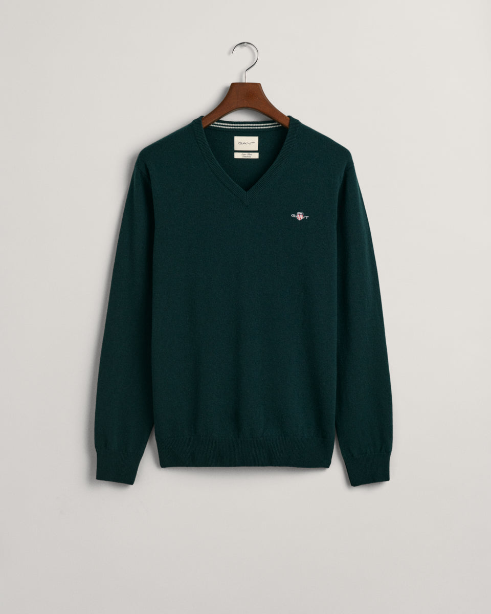TARTAN GREEN, SUPERFINE LAMBSWOOL V-NECK, FLAT-LAY BY GANT AU.
