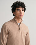 DK SAND MELANGE, SUPERFINE LAMBSWOOL HALF ZIP, CLOSE-UP BY GANT AU.