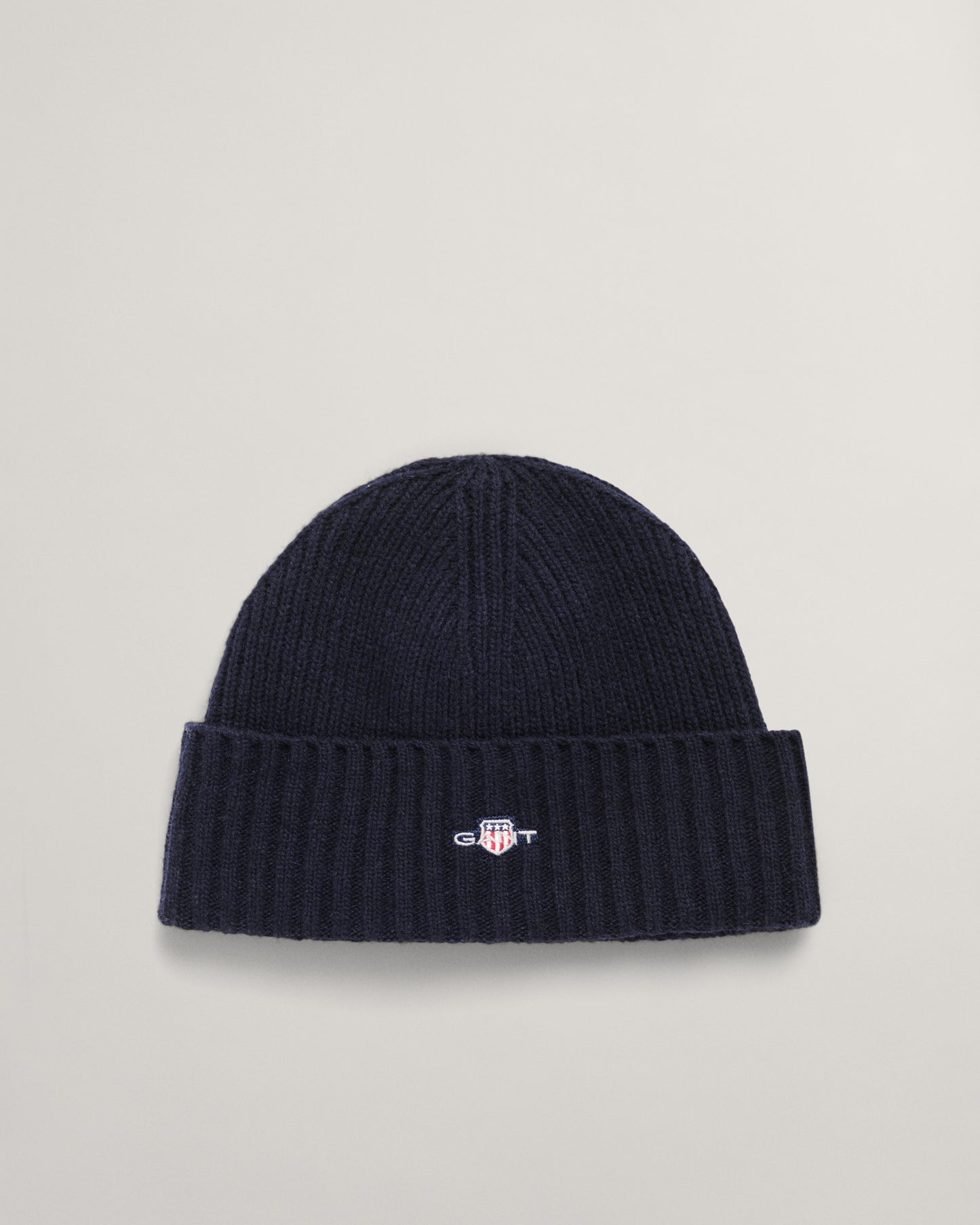 EVENING BLUE, SHIELD WOOL BEANIE, FLAT-LAY BY GANT AU.