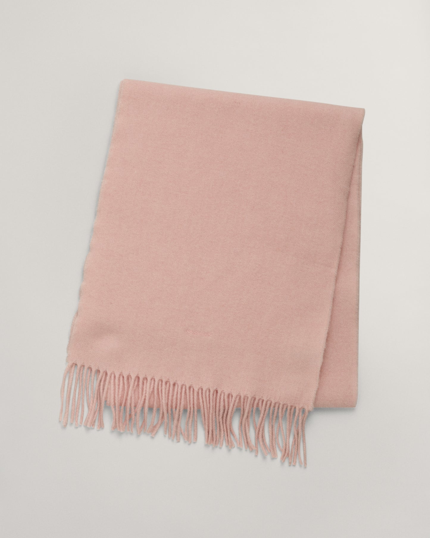 FADED PINK, UNISEX. WOOL SCARF, FRONT-VIEW BY GANT AU.