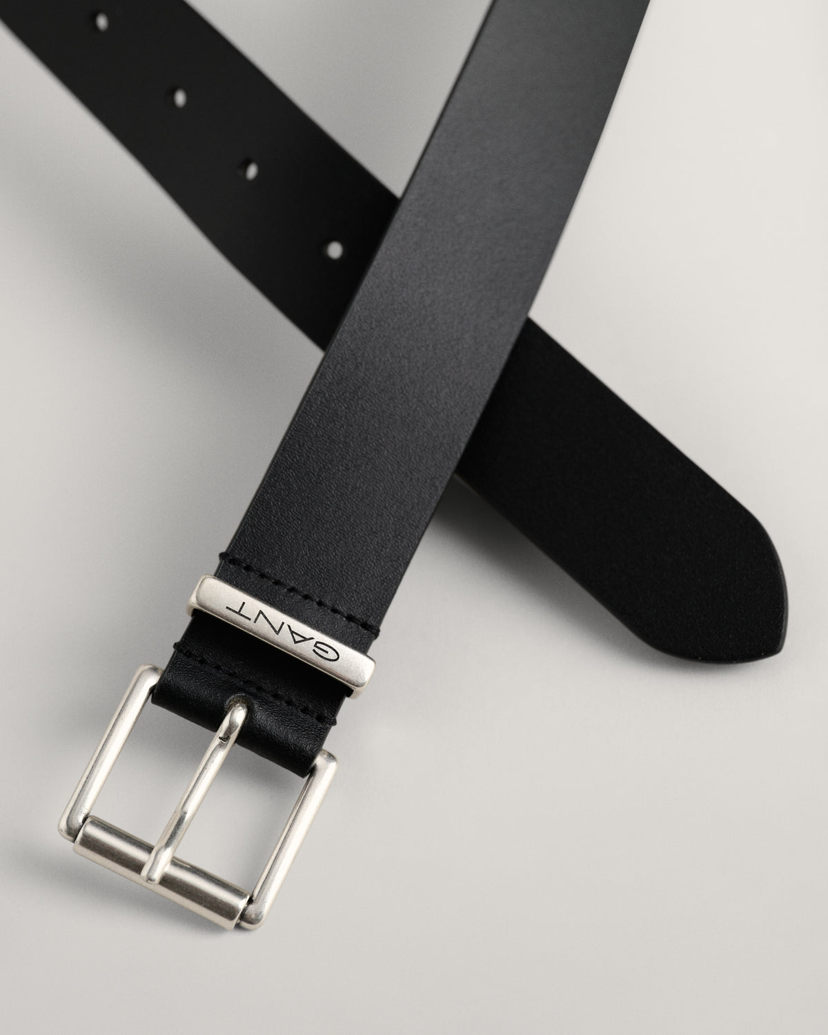 BLACK, LOGO LEATHER BELT, CLOSE-UP BY GANT AU.