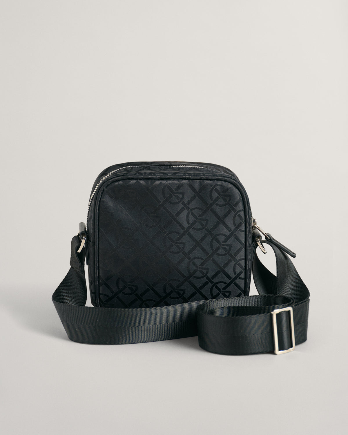 EBONY BLACK, G-PATTERN CROSSBODY BAG, BACK-VIEW BY GANT AU.