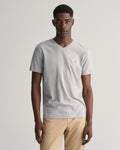 GREY MELANGE, SLIM SHIELD V-NECK T-SHIRT, FRONT-VIEW BY GANT AU.