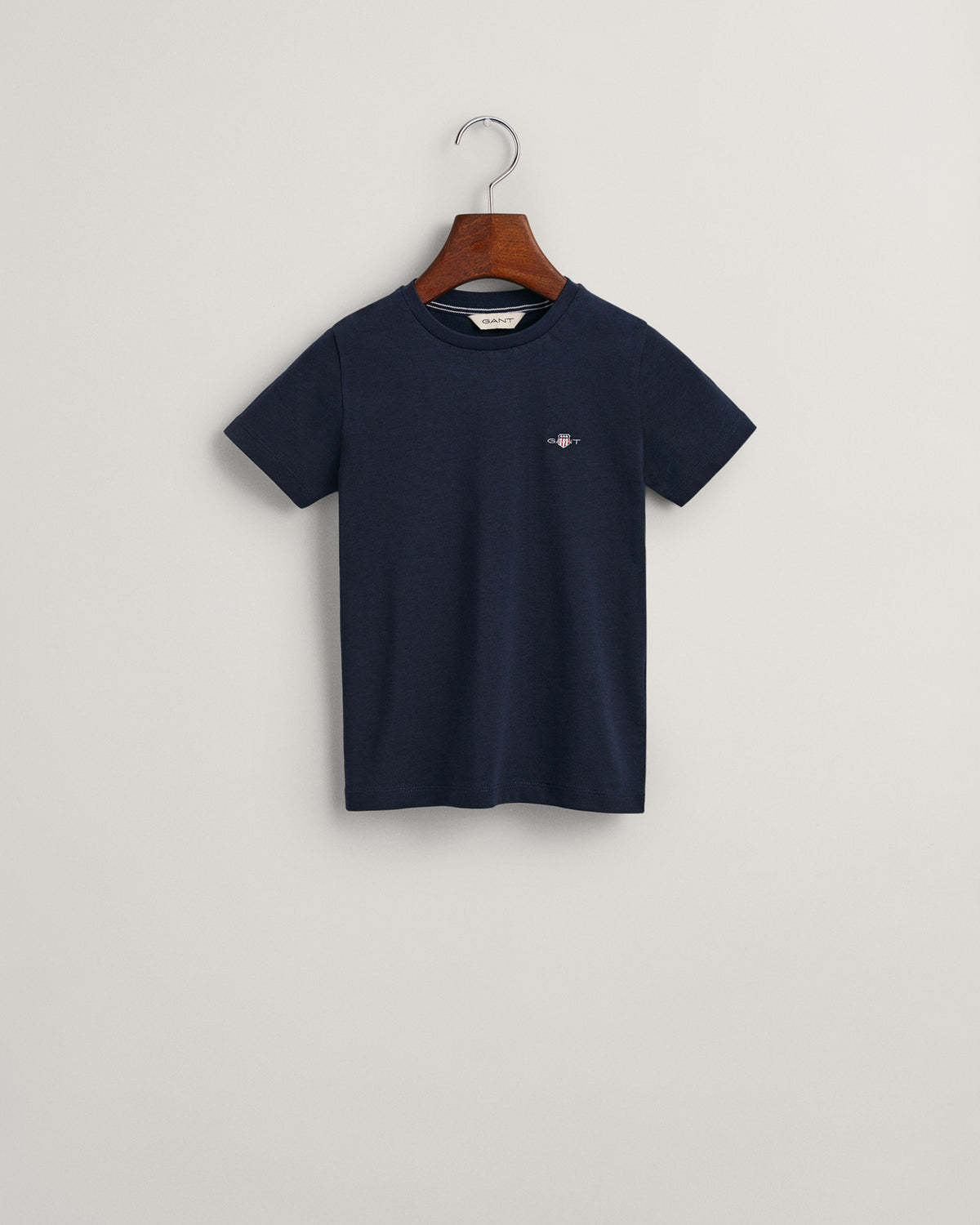 EVENING BLUE, SHIELD SS T-SHIRT BY GANT AU.