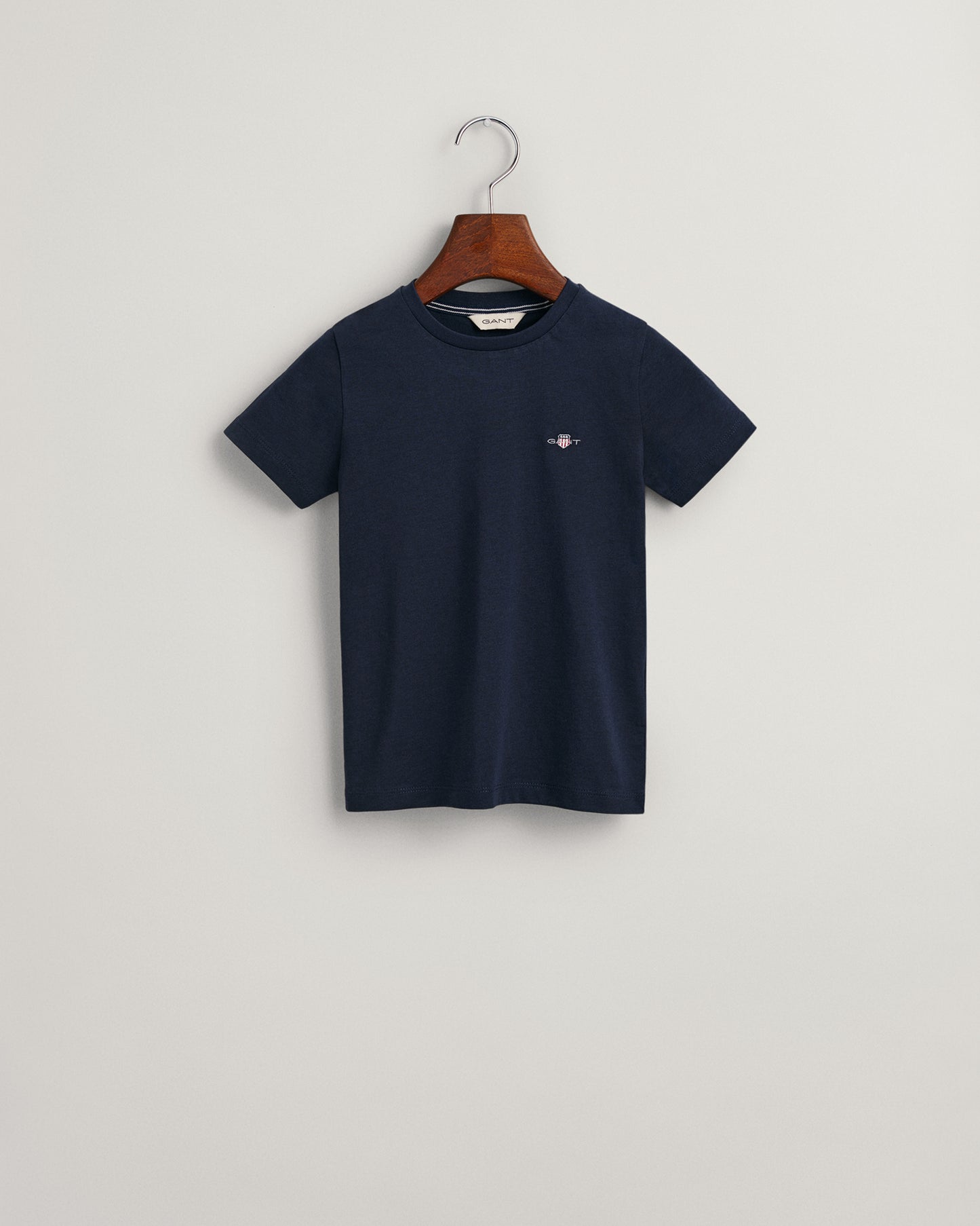 EVENING BLUE, SHIELD SS T-SHIRT BY GANT AU.