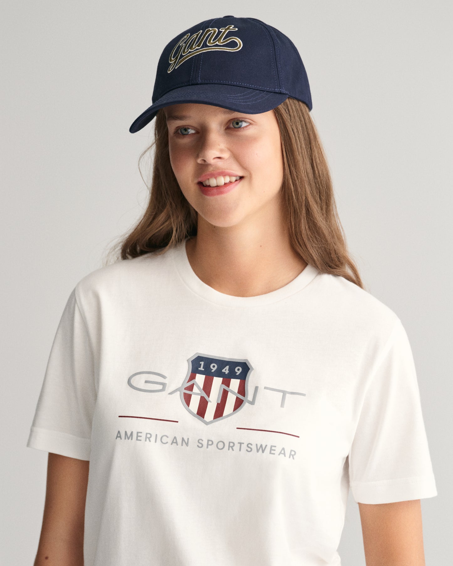 WHITE, ARCHIVE SHIELD SS T-SHIRT, CLOSE-UP BY GANT AU.