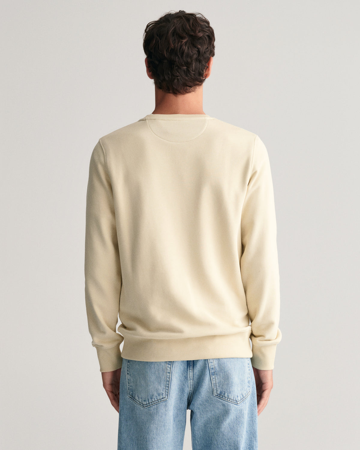 SILKY BEIGE, REG SHIELD C-NECK SWEAT, BACK-VIEW BY GANT AU.