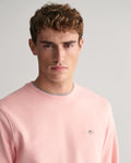 BUBBELGUM PINK, REG SHIELD C-NECK SWEAT, CLOSE-UP BY GANT AU.