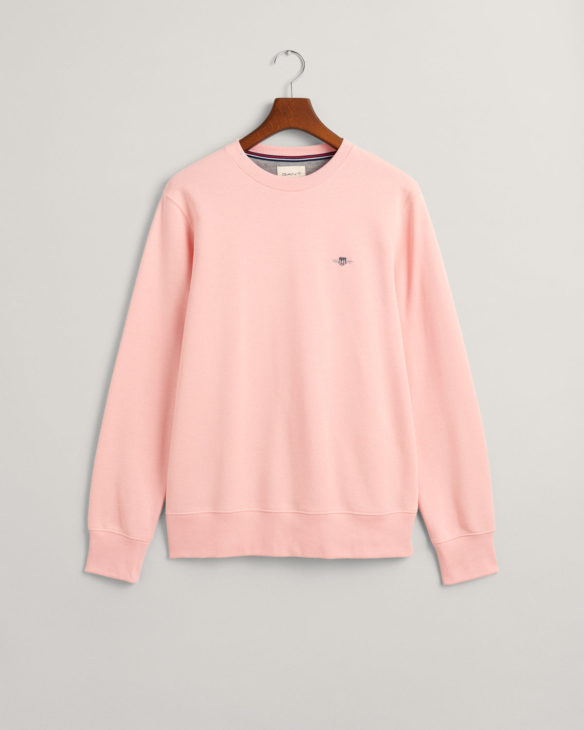 BUBBELGUM PINK, REG SHIELD C-NECK SWEAT, FLAT-LAY BY GANT AU.