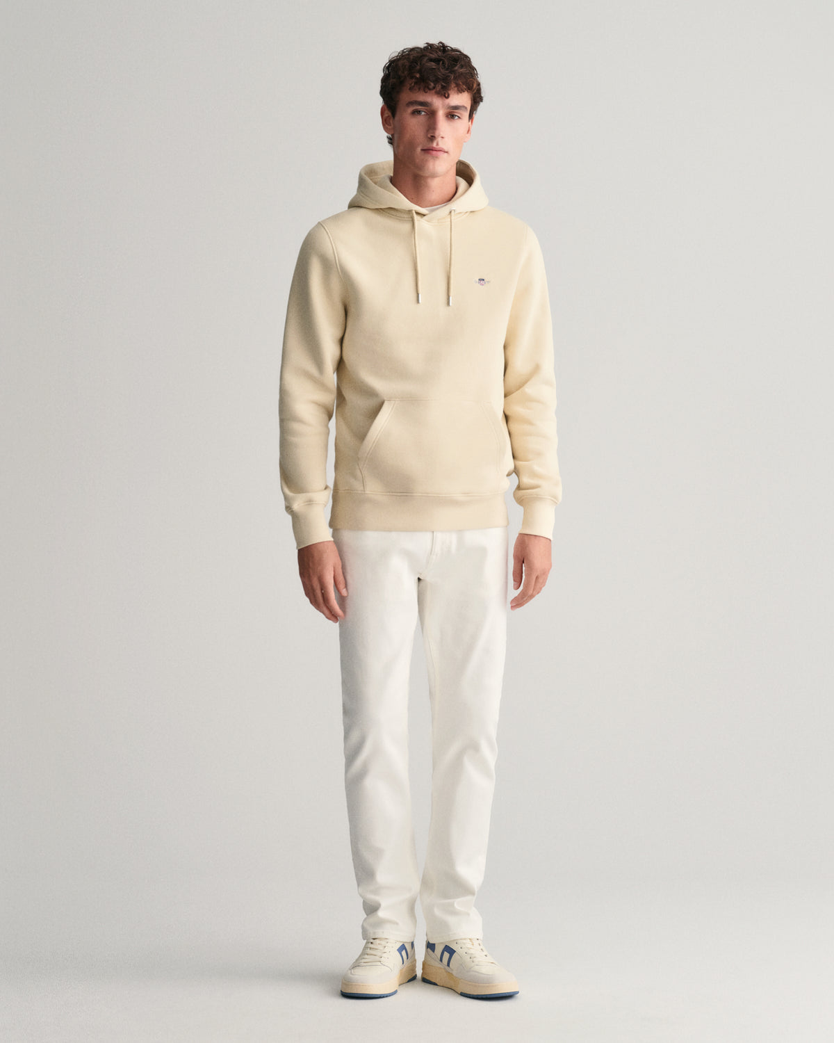 SILKY BEIGE, REG SHIELD HOODIE BY GANT AU.