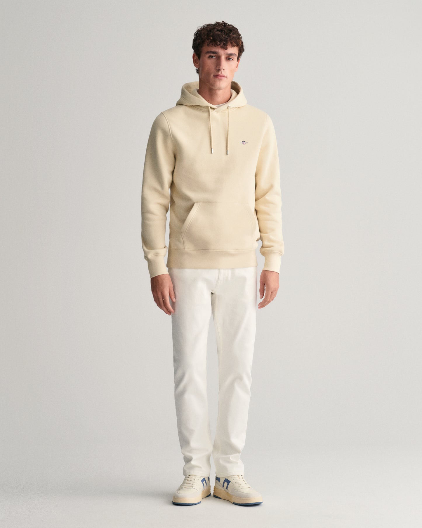 SILKY BEIGE, REG SHIELD HOODIE BY GANT AU.