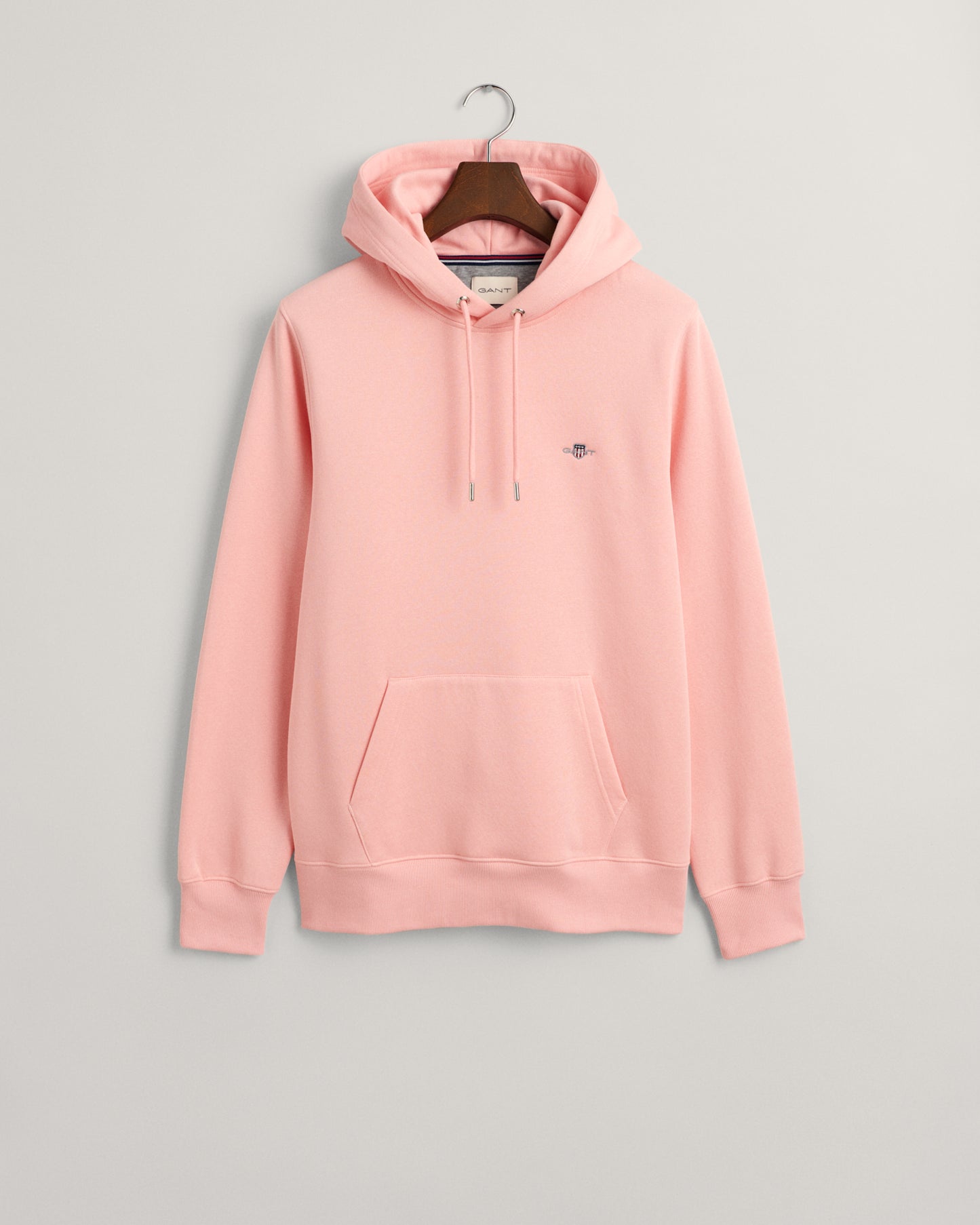 BUBBELGUM PINK, REG SHIELD HOODIE, FLAT-LAY BY GANT AU.