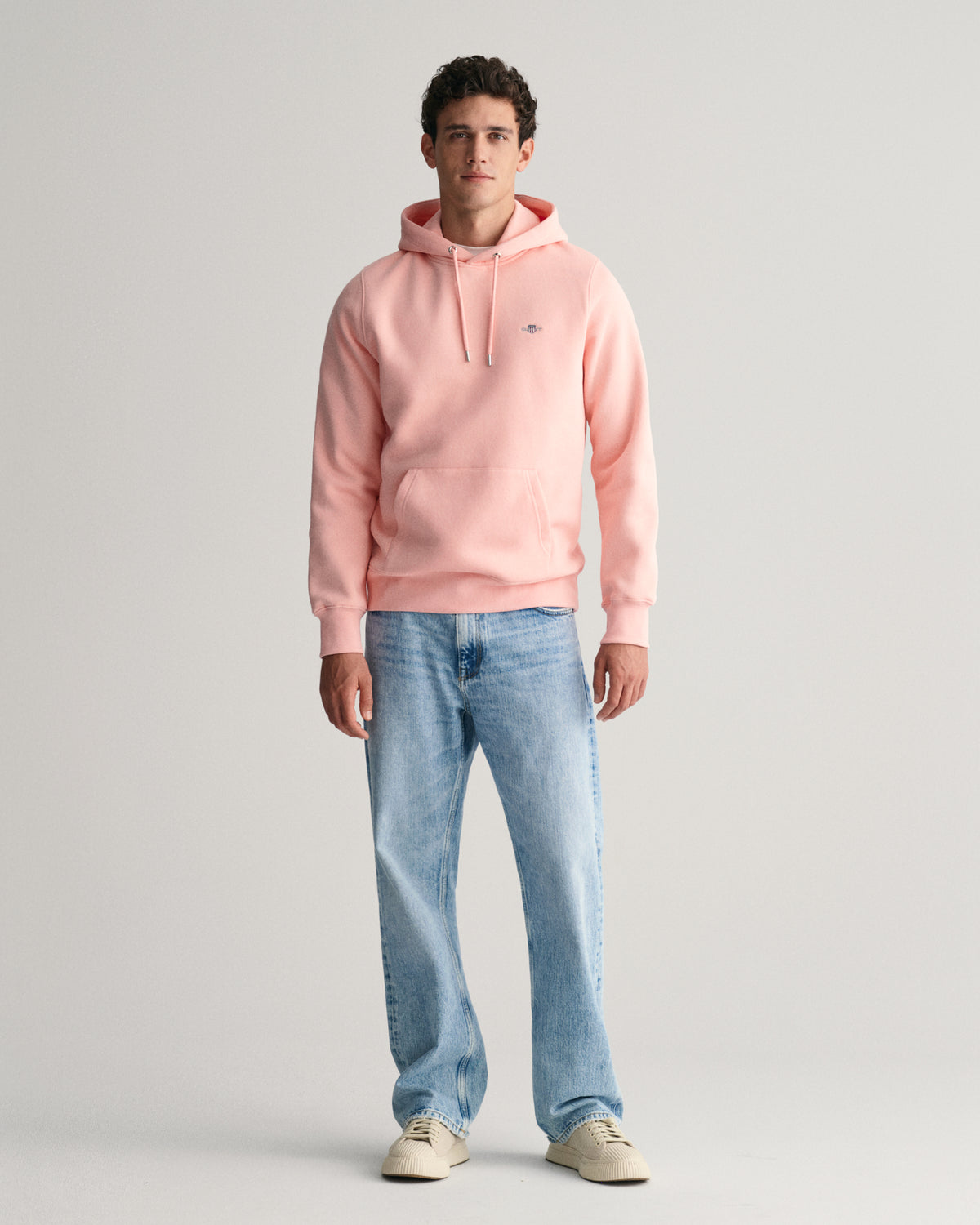 BUBBELGUM PINK, REG SHIELD HOODIE BY GANT AU.