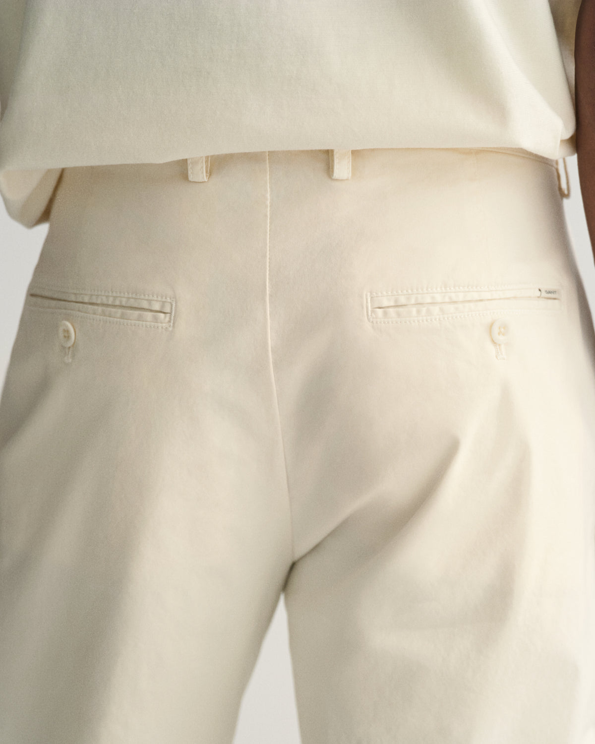 CREAM, SLIM SUNFADED SHORTS, CLOSE-UP BY GANT AU.
