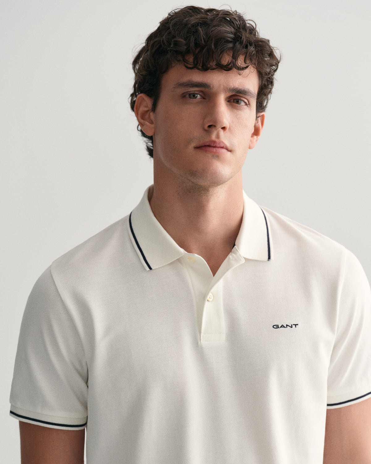WHITE, TIPPING SS PIQUE POLO, CLOSE-UP BY GANT AU.