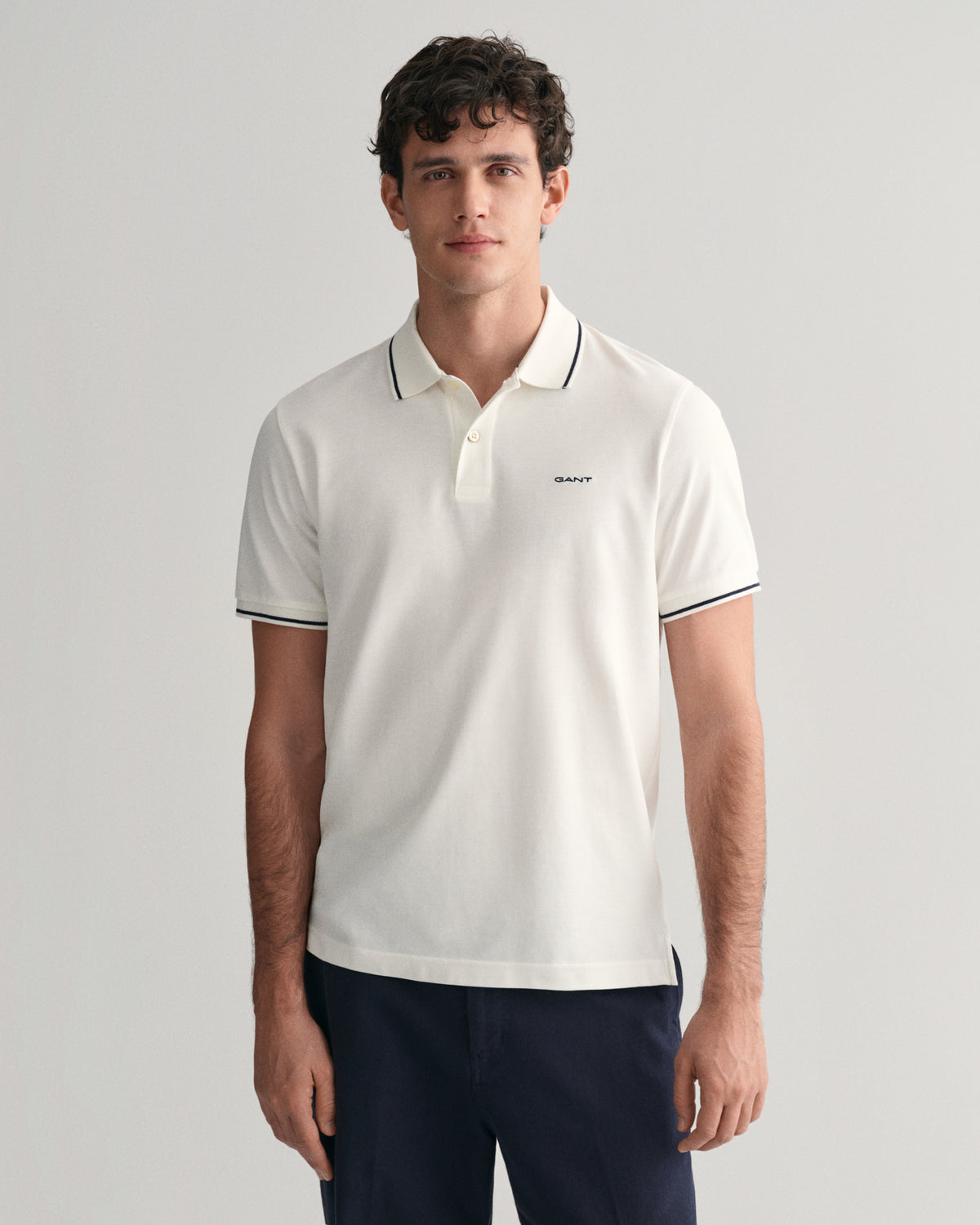 WHITE, TIPPING SS PIQUE POLO, FRONT-VIEW BY GANT AU.