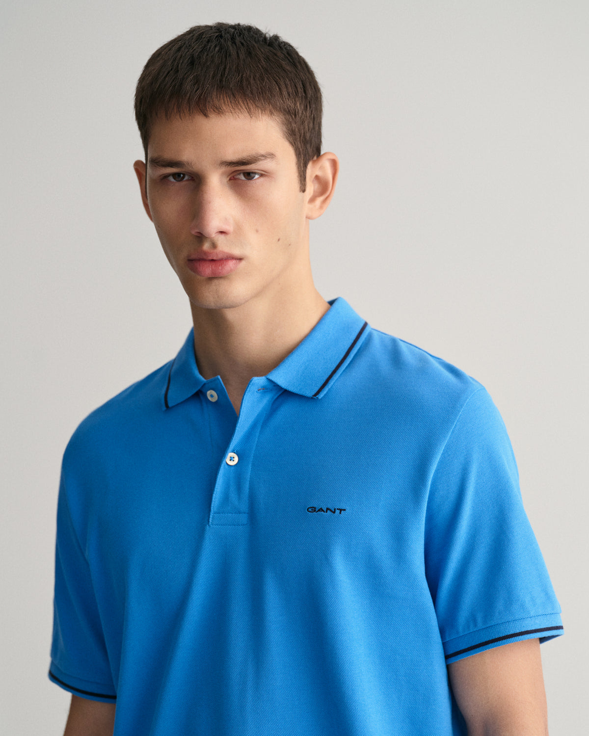 DAY BLUE, TIPPING SS PIQUE POLO, CLOSE-UP BY GANT AU.