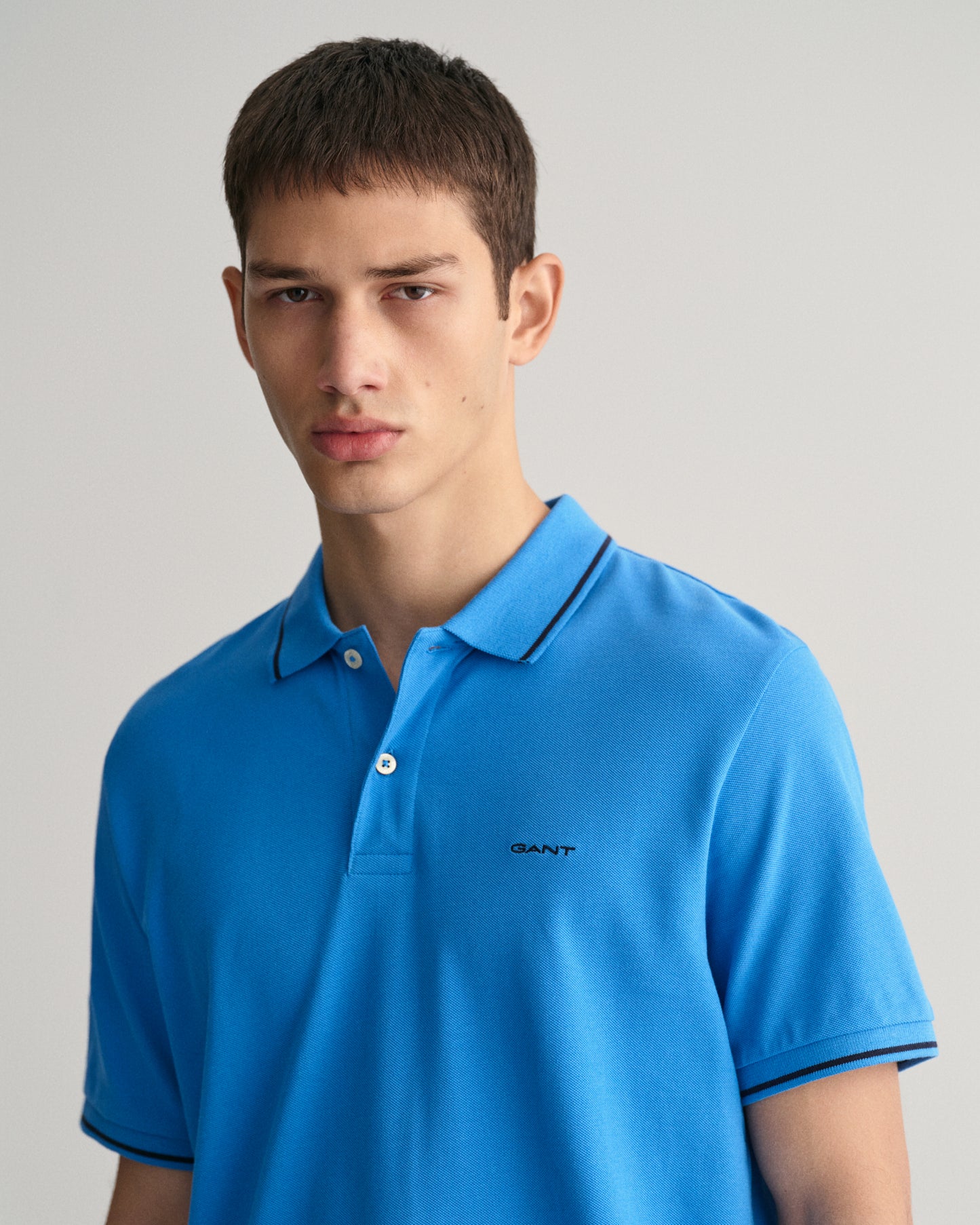 DAY BLUE, TIPPING SS PIQUE POLO, CLOSE-UP BY GANT AU.