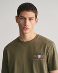 JUNIPER GREEN, REG ARCHIVE SHIELD EMB SS T-SHIRT, CLOSE-UP BY GANT AU.