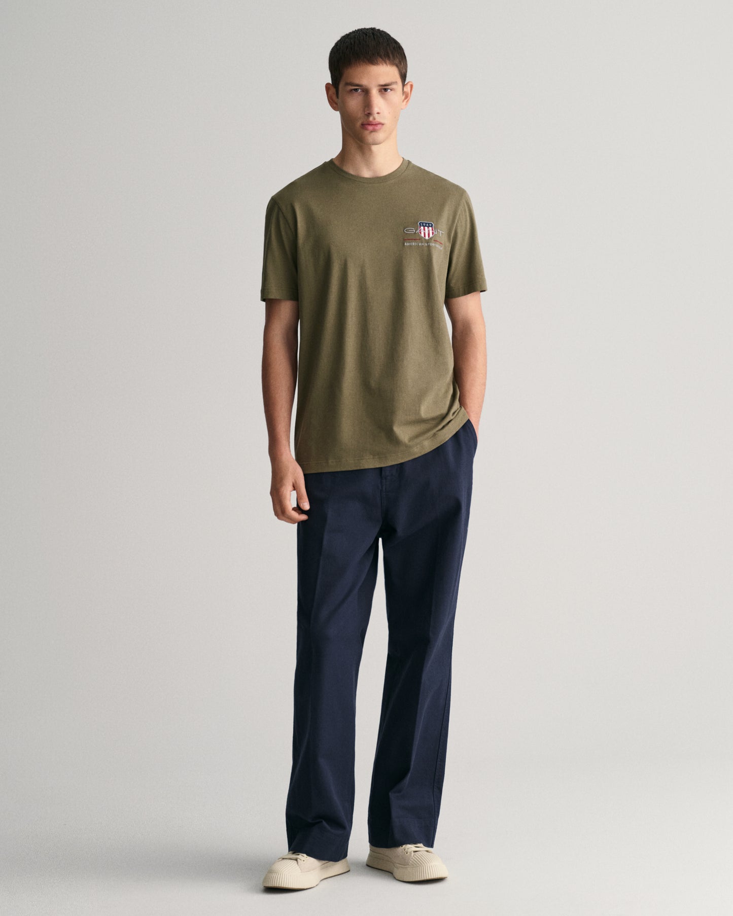JUNIPER GREEN, REG ARCHIVE SHIELD EMB SS T-SHIRT BY GANT AU.