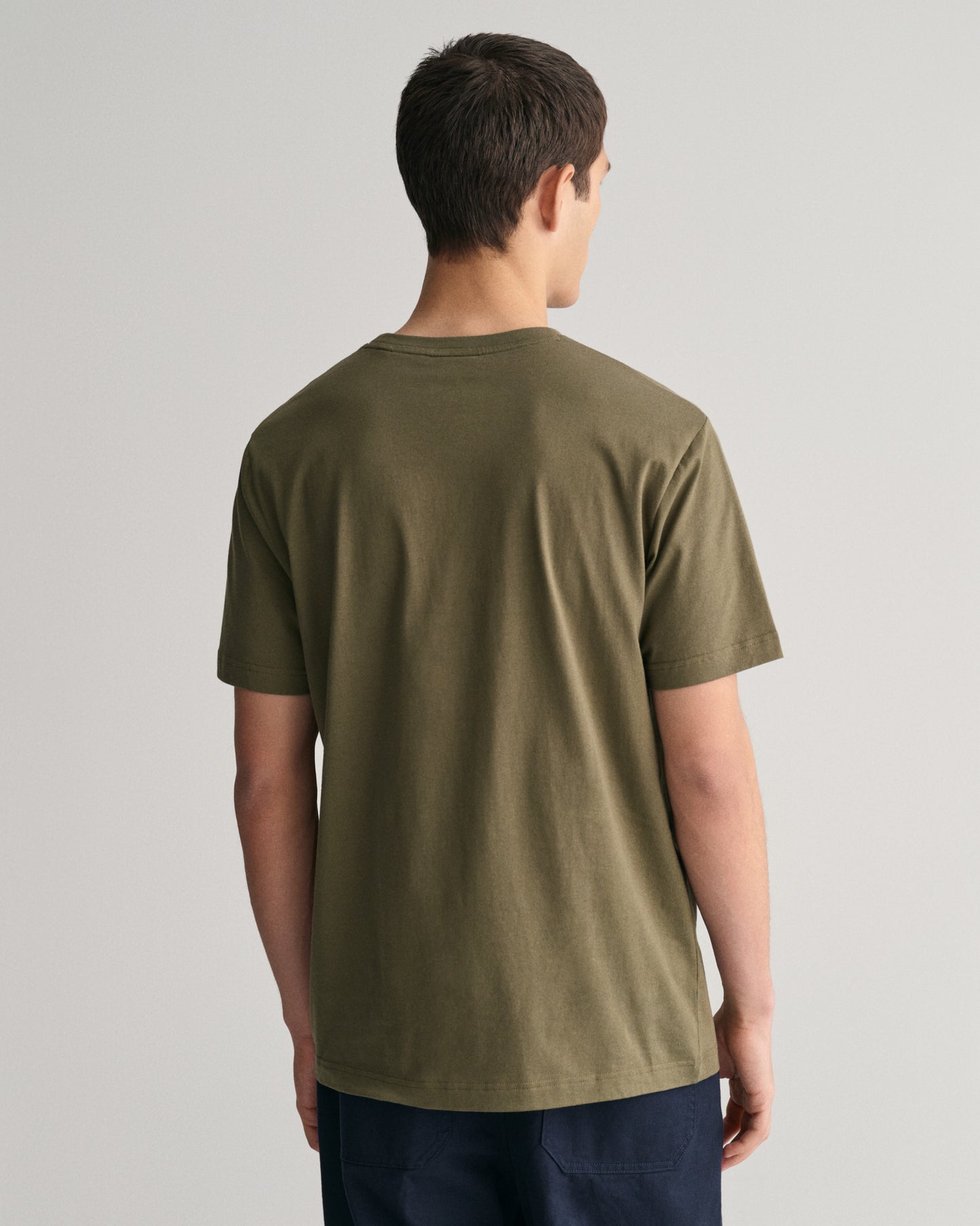 JUNIPER GREEN, REG ARCHIVE SHIELD EMB SS T-SHIRT, BACK-VIEW BY GANT AU.