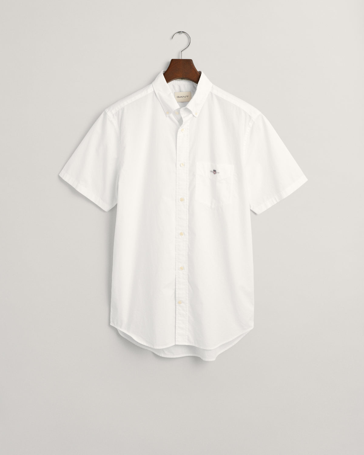 WHITE, REG CLASSIC POPLIN SS SHIRT, FLAT-LAY BY GANT AU.