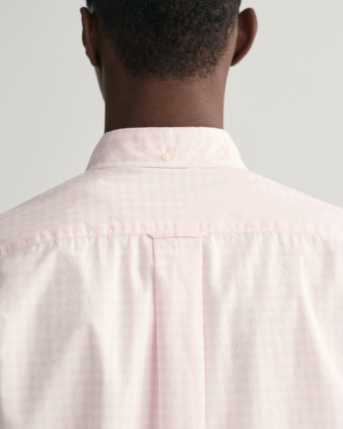 LIGHT PINK, REG POPLIN GINGHAM SS SHIRT, CLOSE-UP BY GANT AU.