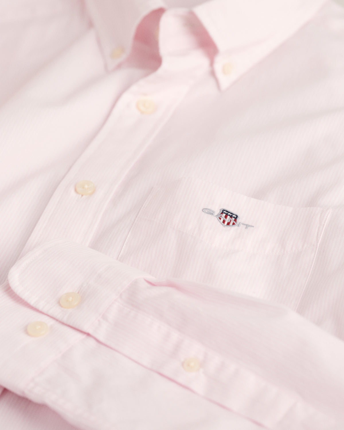 LIGHT PINK, REG CLASSIC POPLIN BANKER SHIRT, FLAT-LAY BY GANT AU.