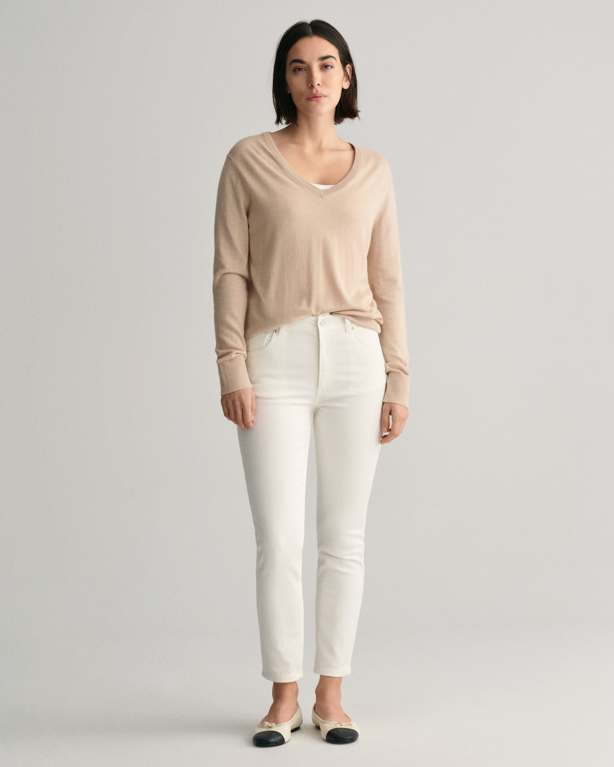 EGGSHELL, SLIM CROPPED WHITE JEANS, FRONT-VIEW BY GANT AU.