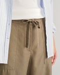 DRIED CLAY, REL TIE WAIST PANTS, CLOSE-UP BY GANT AU.