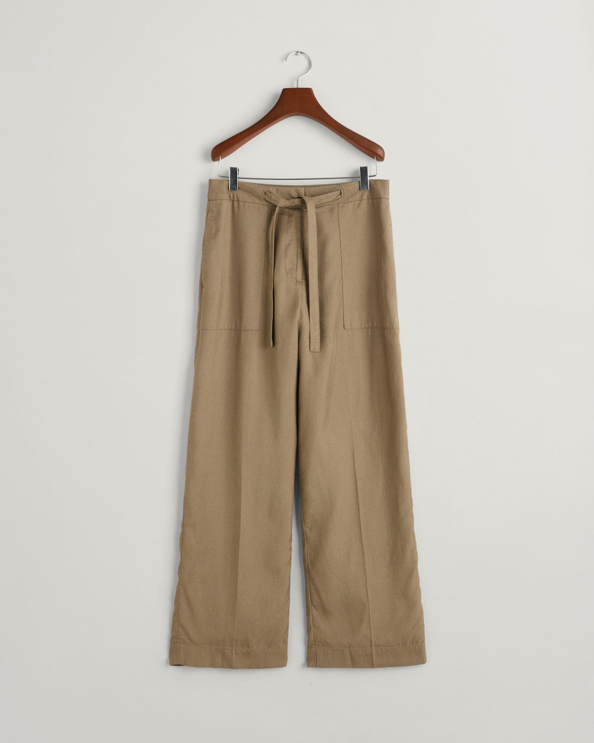 DRIED CLAY, REL TIE WAIST PANTS, FLAT-LAY BY GANT AU.