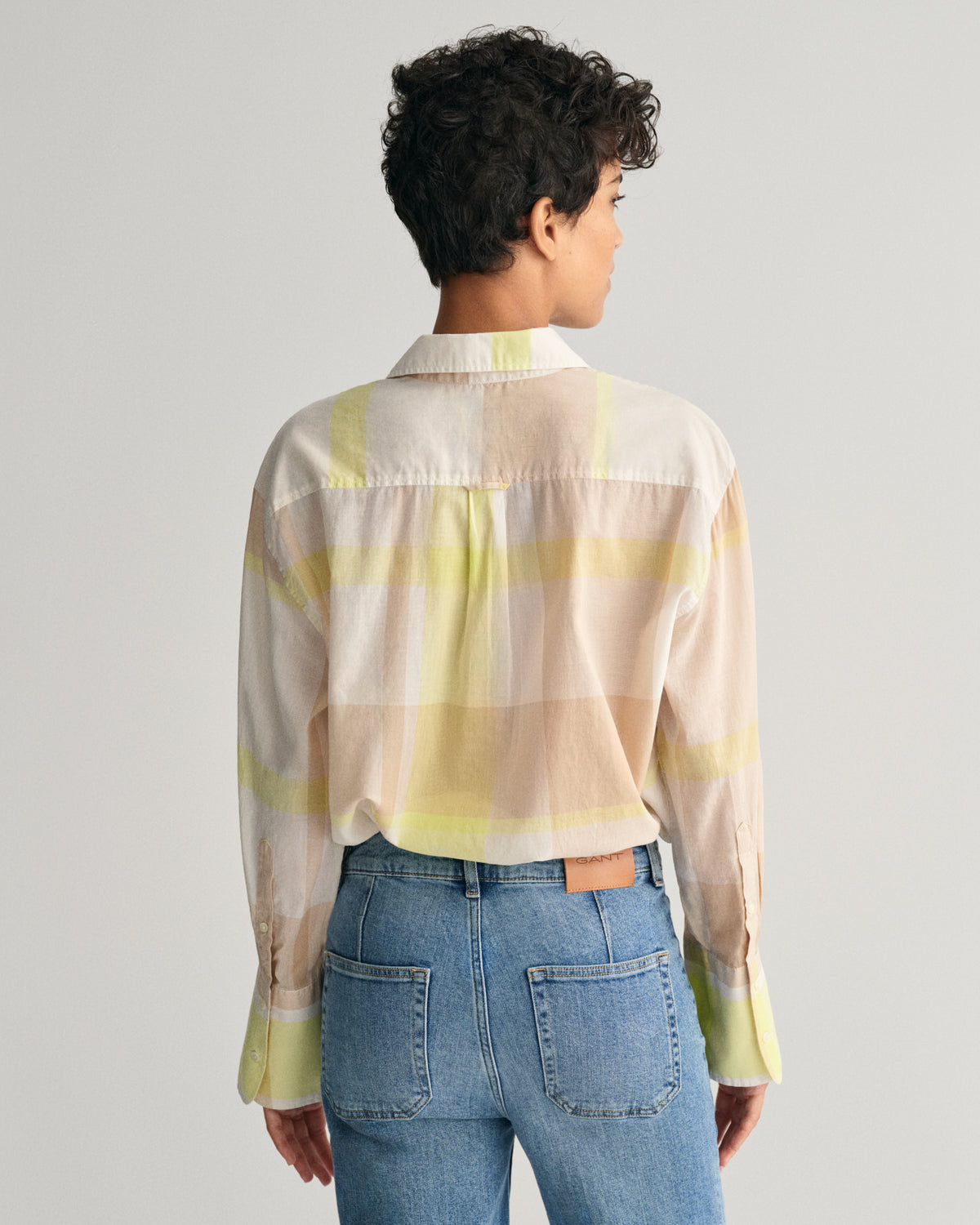 DRY SAND, REL MADRAS CHECK SHIRT, BACK-VIEW BY GANT AU.