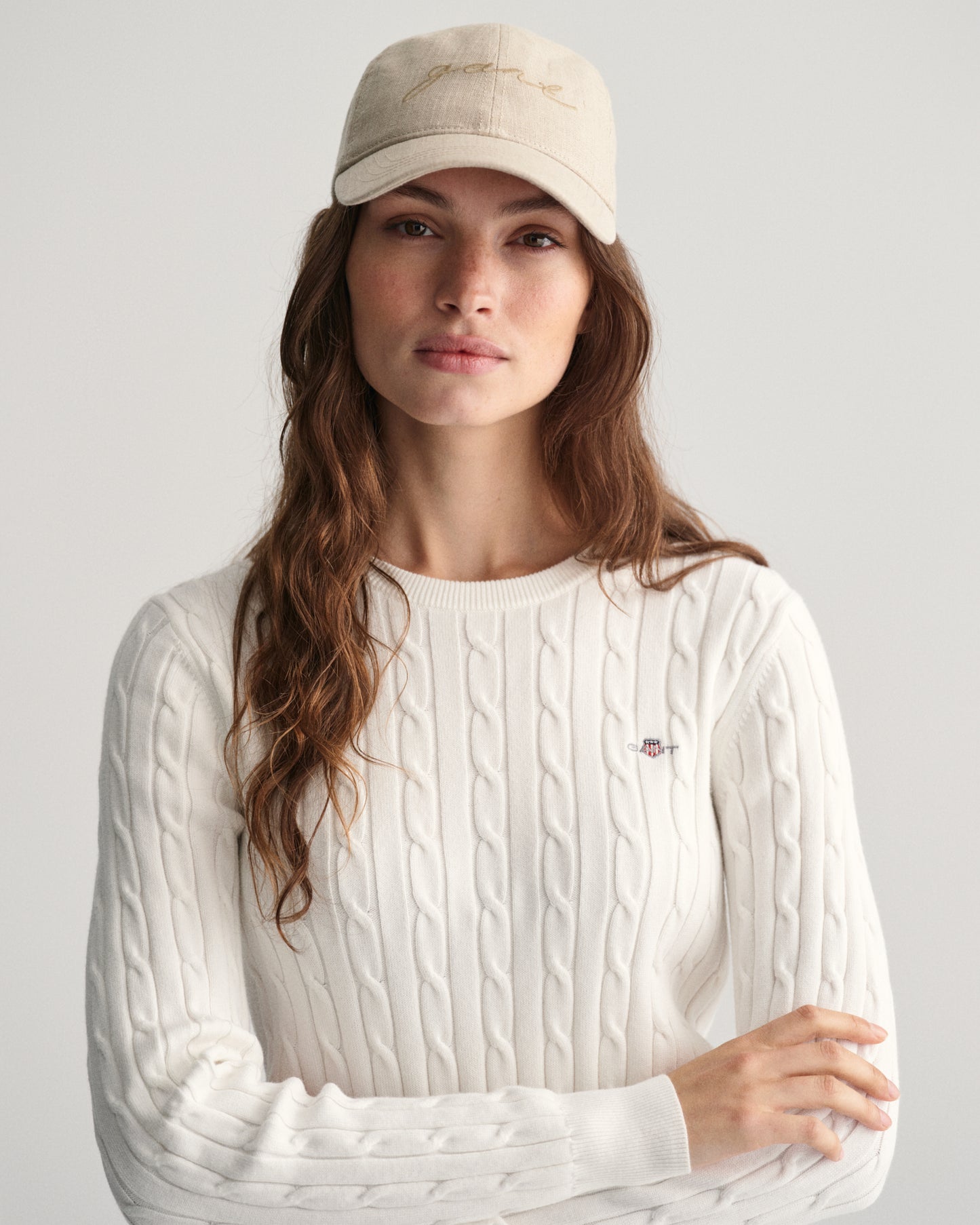 EGGSHELL, STRETCH COTTON CABLE C-NECK, CLOSE-UP BY GANT AU.