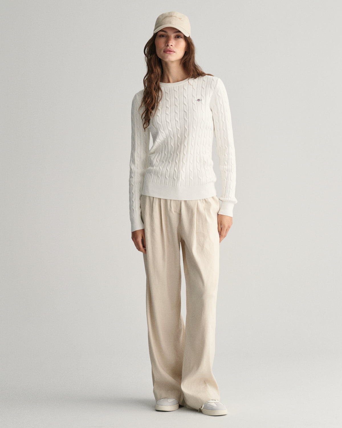 EGGSHELL, STRETCH COTTON CABLE C-NECK BY GANT AU.
