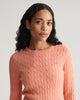 PEACHY PINK, STRETCH COTTON CABLE C-NECK, CLOSE-UP BY GANT AU.