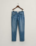 MID BLUE WORN IN, SLIM GANT JEANS, FRONT-VIEW BY GANT AU.