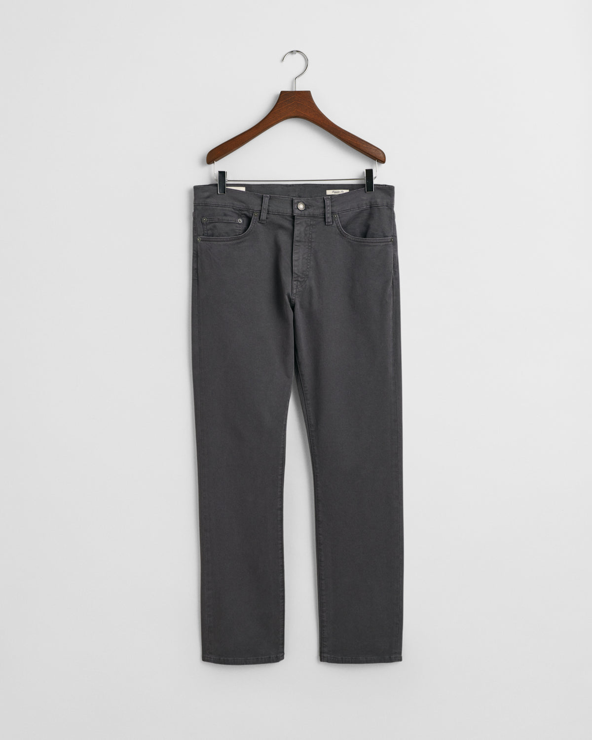 ANTRACITE, REGULAR DESERT JEANS, FRONT-VIEW BY GANT AU.