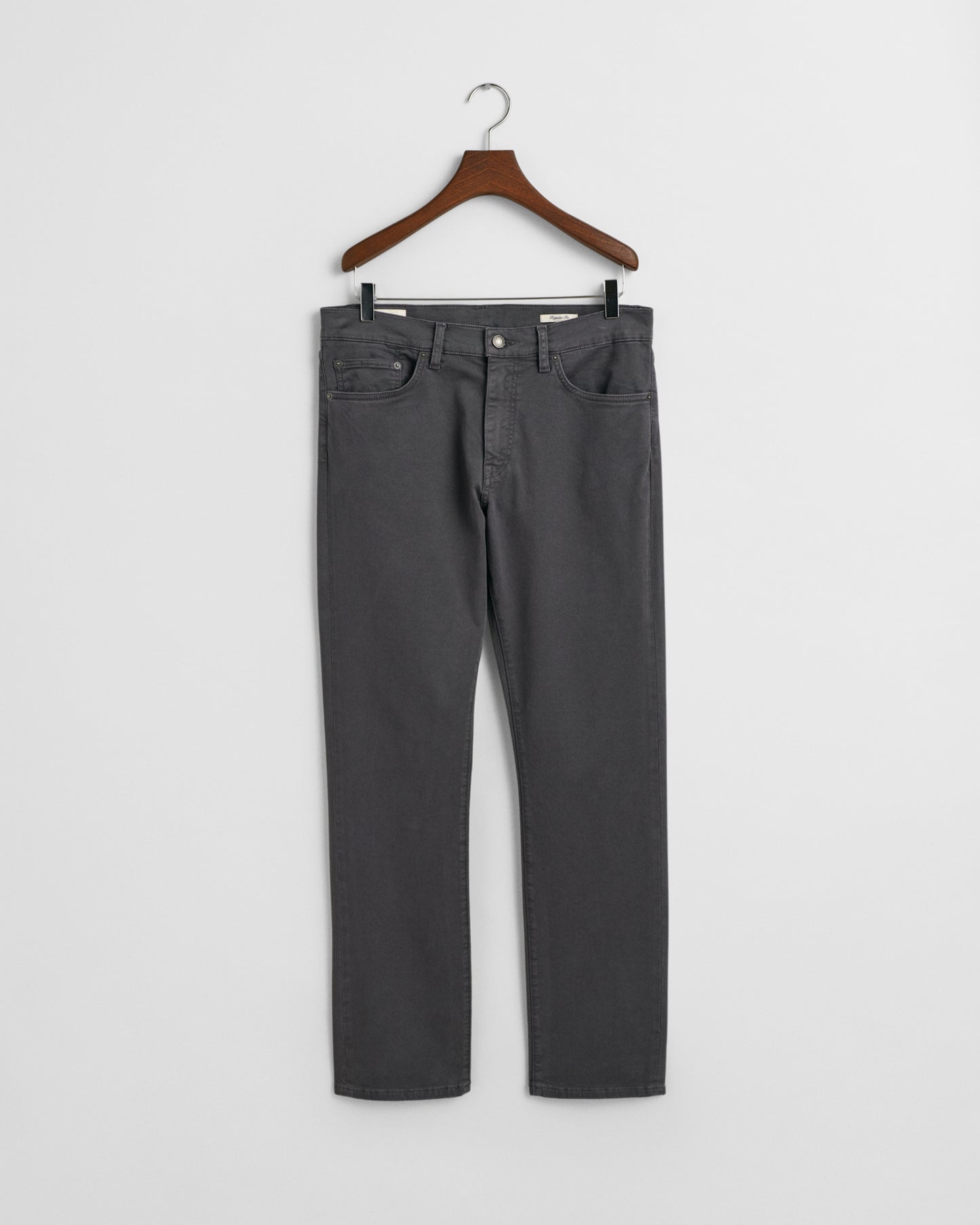 ANTRACITE, REGULAR DESERT JEANS, FRONT-VIEW BY GANT AU.