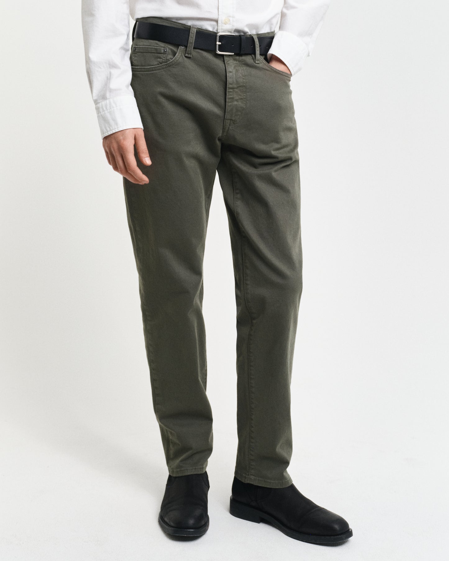 MODEL WEARING REGULAR DESERT JEANS
